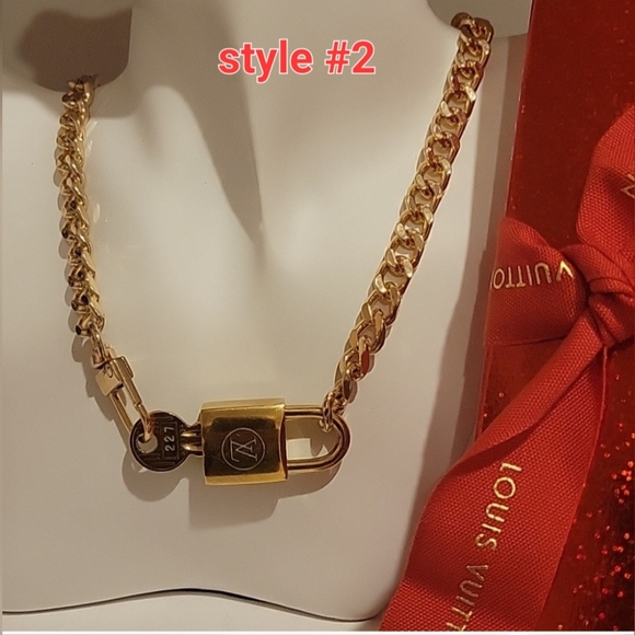 200 SERIES LOUIS VUITTON LOCK/KEY ON CHAIN - Picture 5 of 6